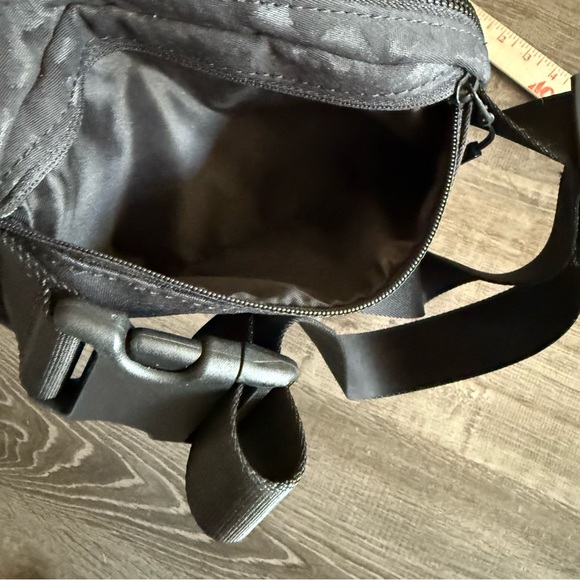 lululemon Everywhere Belt Bag - Fragment Camo Jacquard Black Deep Coal - Picture 6 of 8